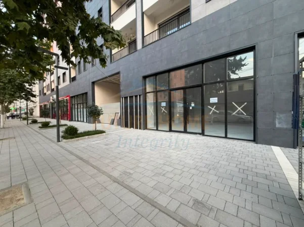 Tirane, jepet me qera ambjent biznesi Kati 0, 78 m² 1.200 € (Paskuqan)