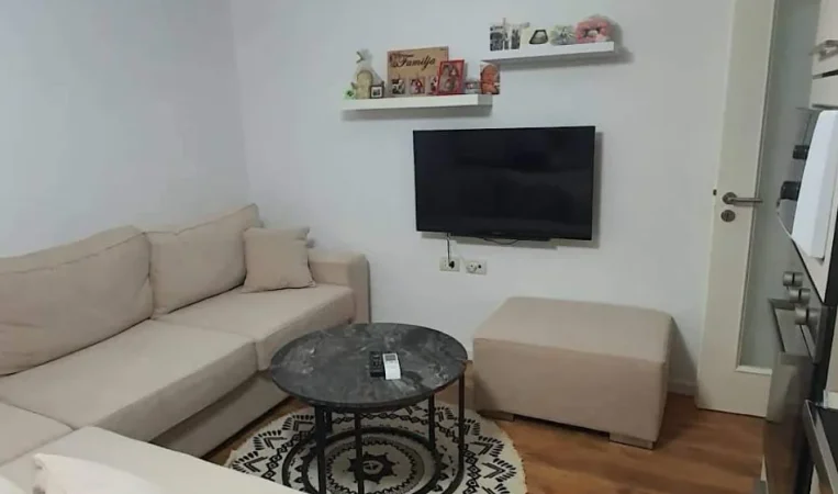 Tirane, jepet me qera apartament 2+1 Kati 2, 75 m² 500 € 