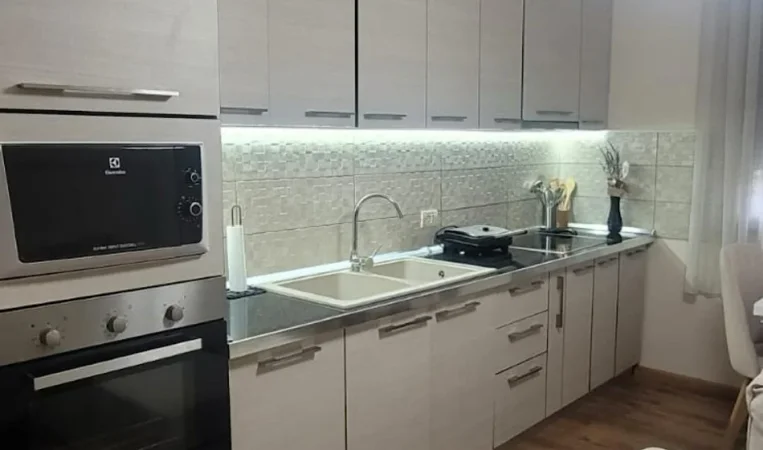 Tirane, jepet me qera apartament 2+1 Kati 2, 75 m² 500 € 