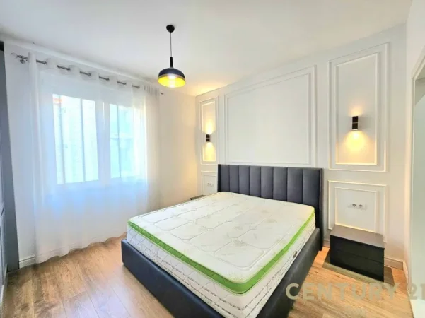 Tirane, jepet me qera apartament 3+1 Kati 3, 145 m² 1.000 € (Kopshti Botanik)