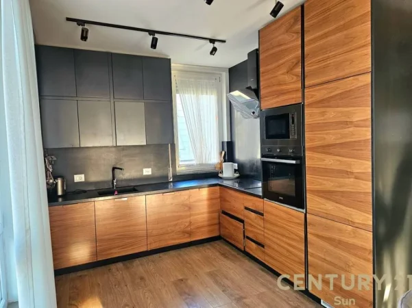Tirane, jepet me qera apartament 3+1 Kati 3, 145 m² 1.000 € (Kopshti Botanik)