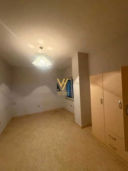 Tirane, jepet me qera Zyre Kati 5, 135 m² 700 € (21 DHJETORI)