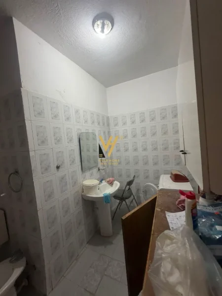 Tirane, jepet me qera Zyre Kati 5, 135 m² 700 € (21 DHJETORI)