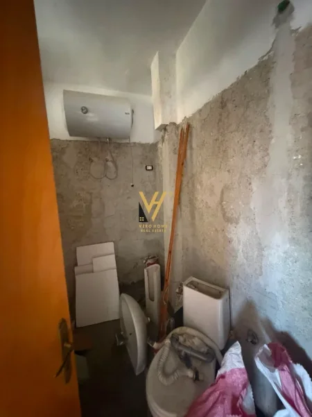 Tirane, jepet me qera Zyre Kati 5, 135 m² 700 € (21 DHJETORI)