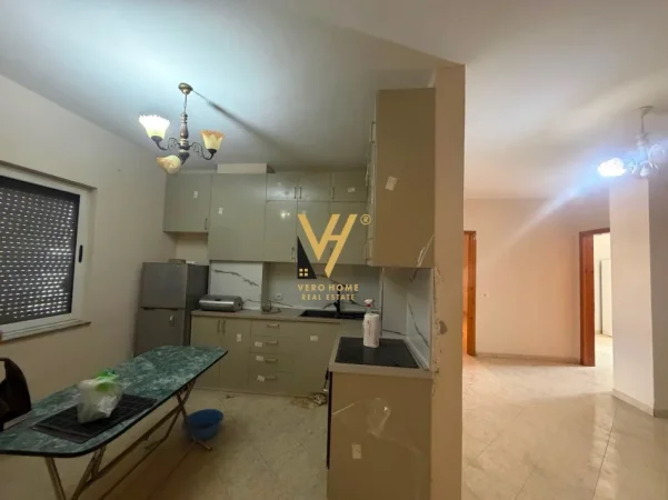 Tirane, jepet me qera Zyre Kati 5, 135 m² 700 € (21 DHJETORI)