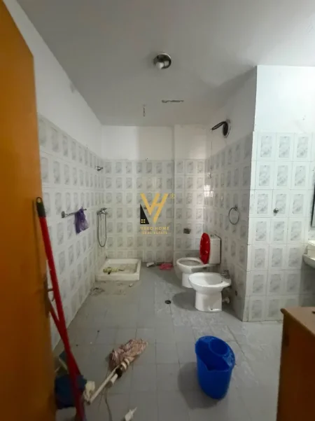 Tirane, jepet me qera Zyre Kati 5, 135 m² 700 € (21 DHJETORI)