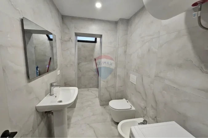 Tirane, jepet me qera apartament 2+1 Kati 1, 85 m² 75.000 € (Garda- Ish Blloku)