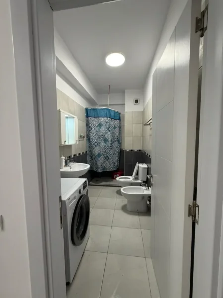 Tirane, jepet me qera apartament 2+1 Kati 5, 80 m² 600 € (Yzberisht)