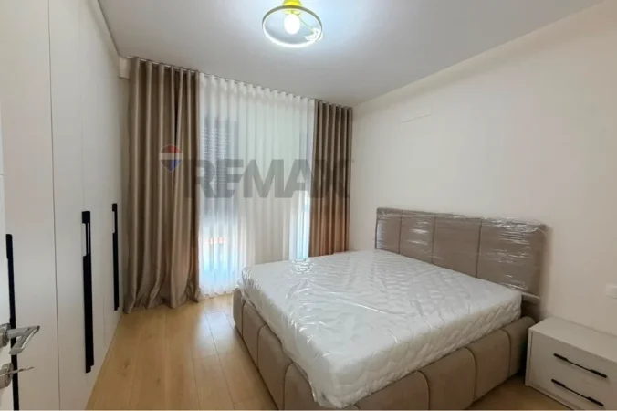 Tirane, jepet me qera apartament 1+1+Ballkon Kati 3, 68 m² 65.000 € (Garda- Ish Blloku)