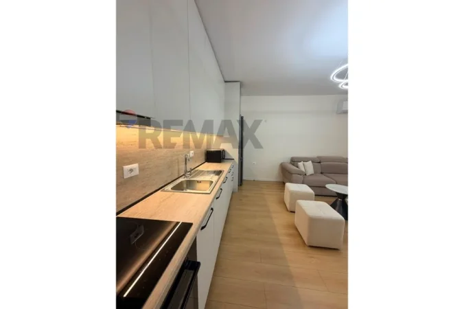 Tirane, jepet me qera apartament 1+1+Ballkon Kati 3, 68 m² 65.000 € (Garda- Ish Blloku)
