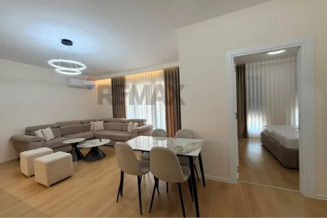 Tirane, jepet me qera apartament 1+1+Ballkon Kati 3, 68 m² 65.000 € (Garda- Ish Blloku)