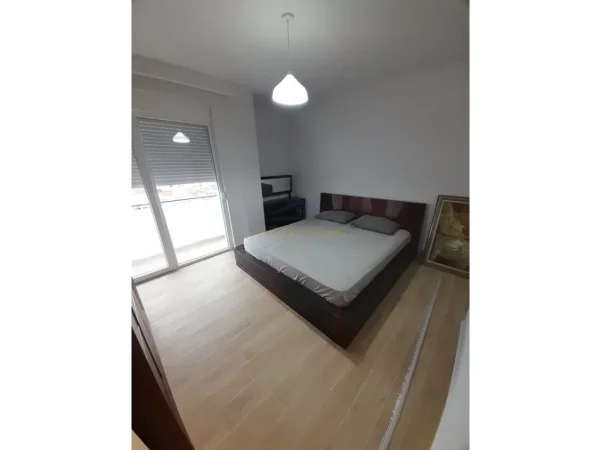 Tirane, jepet me qera apartament 2+1+Ballkon Kati 7, 82 m² 550 € (Don Bosko)