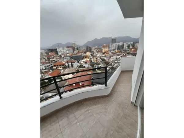 Tirane, jepet me qera apartament 2+1+Ballkon Kati 7, 82 m² 550 € (Don Bosko)