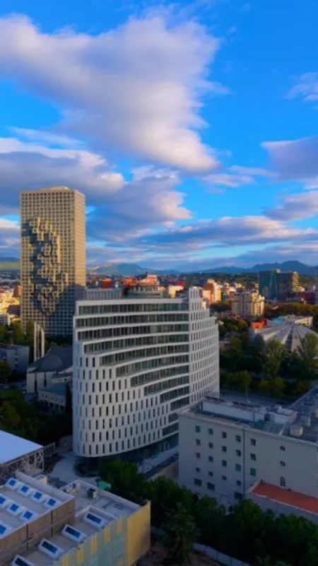 Tirane, jepet me qera ambjent biznesi , 1.895 m² 