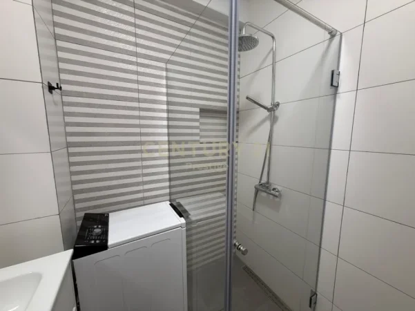 Tirane, jepet me qera apartament 1+1+Aneks+Ballkon Kati 2, 70 m² 700 € (Pazari i Ri)