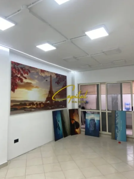 Tirane, jepet me qera ambjent biznesi Kati 3, 76 m² 700 € (ASTIR)