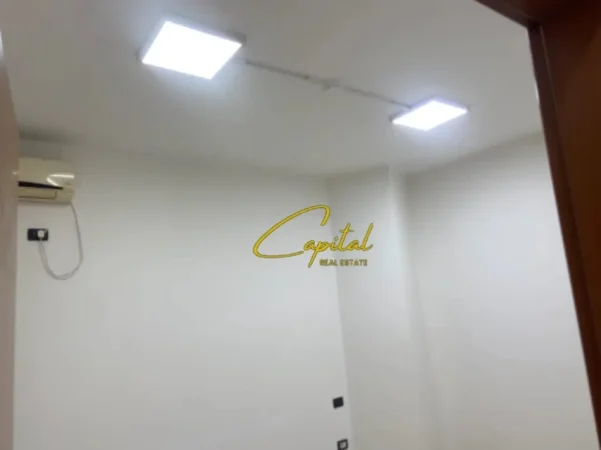 Tirane, jepet me qera ambjent biznesi Kati 3, 76 m² 700 € (ASTIR)