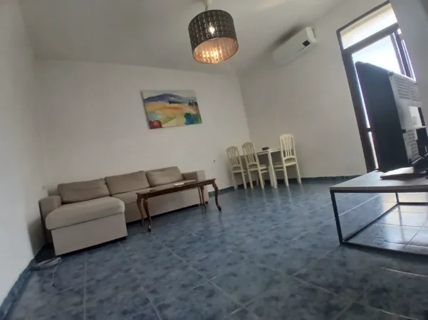 Tirane, jepet me qera apartament 1+1+Ballkon Kati 4, 65 m² 430 € (Boca caffe)