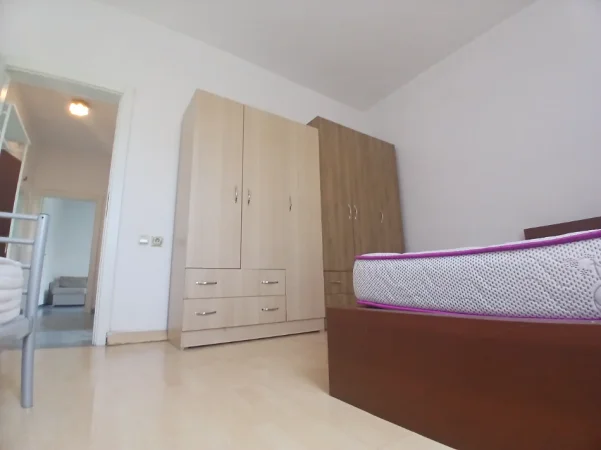 Tirane, jepet me qera apartament 1+1+Ballkon Kati 4, 65 m² 430 € (Boca caffe)