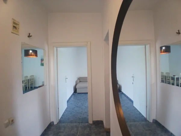 Tirane, jepet me qera apartament 1+1+Ballkon Kati 4, 65 m² 430 € (Boca caffe)