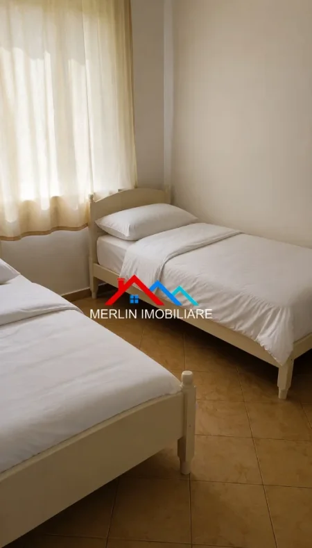 Tirane, jepet me qera apartament 1+1+Ballkon Kati 1, 80 m² 480 € (BRRYLI,BULEVARDI BAJRAM CURRI)
