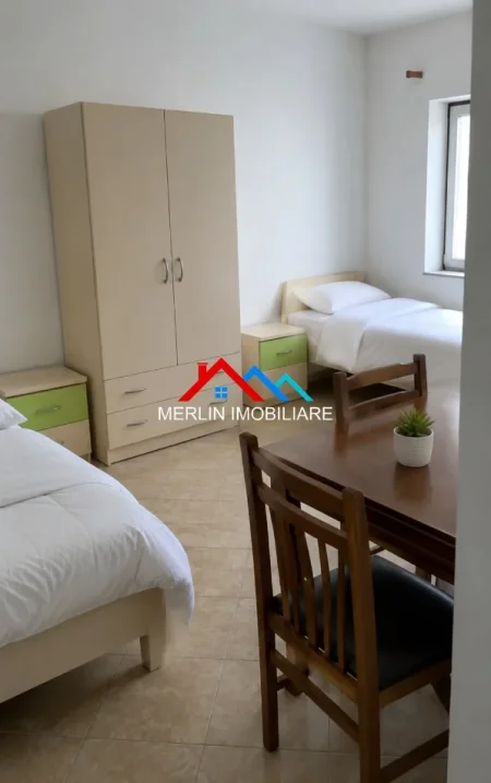 Tirane, jepet me qera apartament 1+1+Ballkon Kati 1, 80 m² 480 € (BRRYLI,BULEVARDI BAJRAM CURRI)