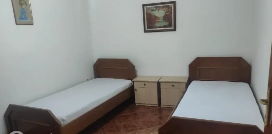 Tirane, jepet me qera apartament 2+1 Kati 2, 90 m² 550 € (stadiumi arena)