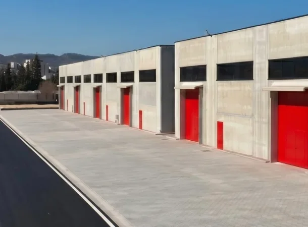 Tirane, shitet magazine , 1.350 m² 1.690.000 € (Tirana Industriak Park 2)