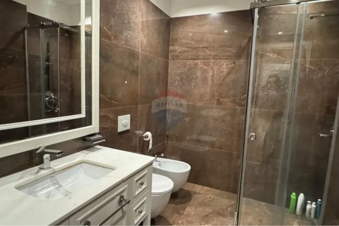 Tirane, jepet me qera apartament 2+1 , 130 m² 2.500 € (Ambasador 3)