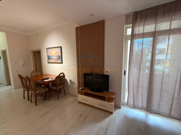 Tirane, jepet me qera apartament 1+1+Ballkon Kati 1, 64 m² 450 € (Kopshti Zoologjik)
