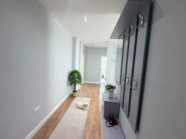 Tirane, jepet me qera apartament 2+1 Kati 2, 100 m² 730 € (21 dhjetori)