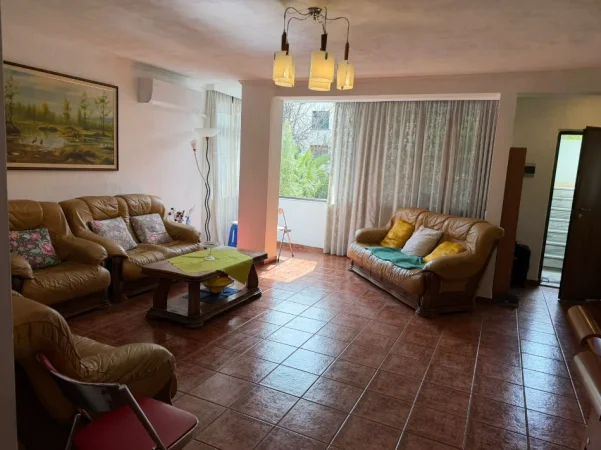 Tirane, jepet me qera apartament 2+1 Kati 2, 101 m² 670 € (Zogu i zi)