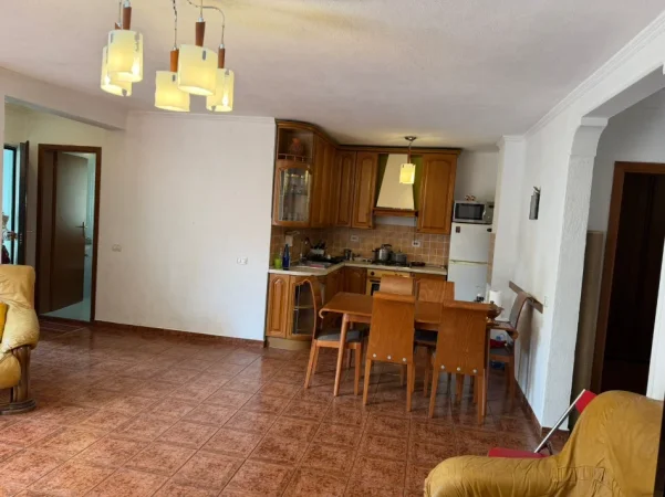 Tirane, jepet me qera apartament 2+1 Kati 2, 101 m² 670 € (Zogu i zi)