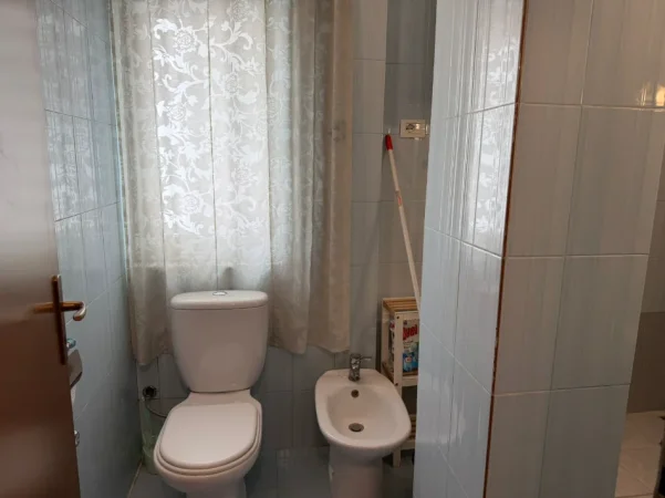Tirane, jepet me qera apartament 2+1 Kati 2, 101 m² 670 € (Zogu i zi)