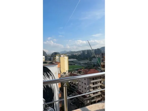 Tirane, jepet me qera ambjent biznesi Kati 11, 127 m² 850 € (Komuna e Parisit)