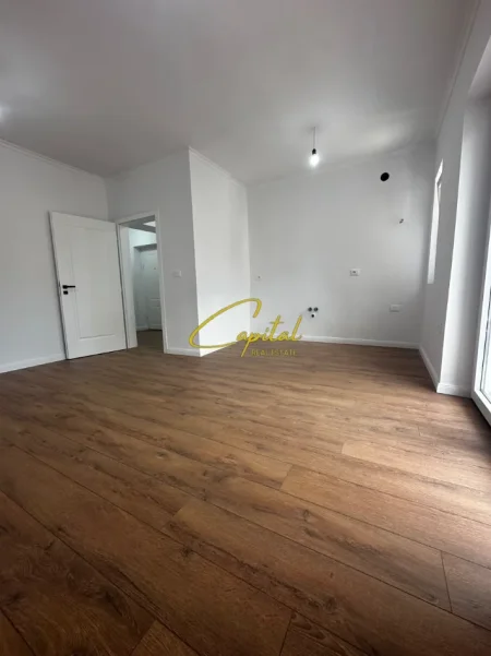 Tirane, shitet apartament 1+1 Kati 3, 66 m² 160.000 € (PAZARI I RI)