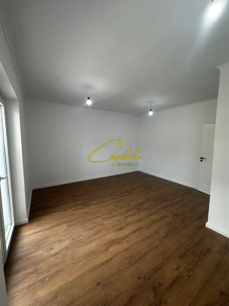 Tirane, shitet apartament 1+1 Kati 3, 66 m² 160.000 € (PAZARI I RI)