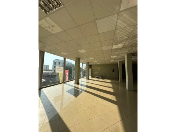 Qera, Ambient Biznesi , Kamëz,Tiranë. 0696069906