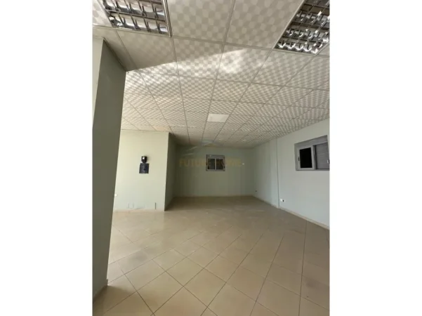 Qera, Ambient Biznesi , Kamëz,Tiranë. 0696069906