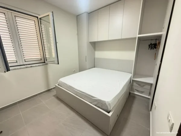 Tirane, jepet me qera apartament 1+1 Kati 4, 47 m² 573 € (Petro Korcari)