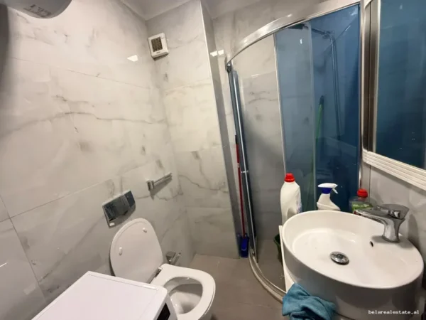 Tirane, jepet me qera apartament 1+1 Kati 4, 47 m² 573 € (Petro Korcari)