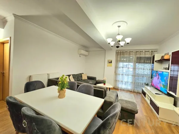 Tirane, jepet me qera apartament 2+1+Ballkon Kati 1, 108 m² 700 € (Kopshti Botanik)