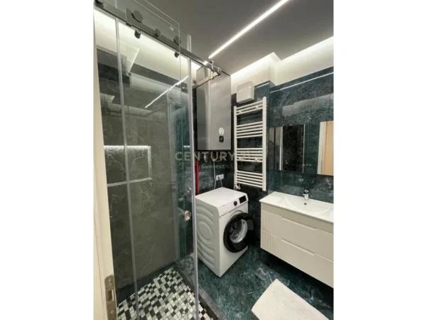 Tirane, jepet me qera apartament 2+1+Ballkon Kati 2, 100 m² 1.400 € (Liqeni i Thate)