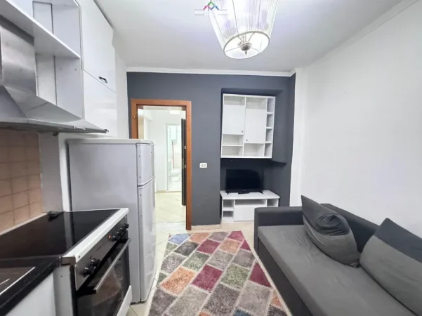 Tirane, jepet me qera apartament 1+1+Ballkon Kati 3, 45 m² 500 € (Sheshi Willson)