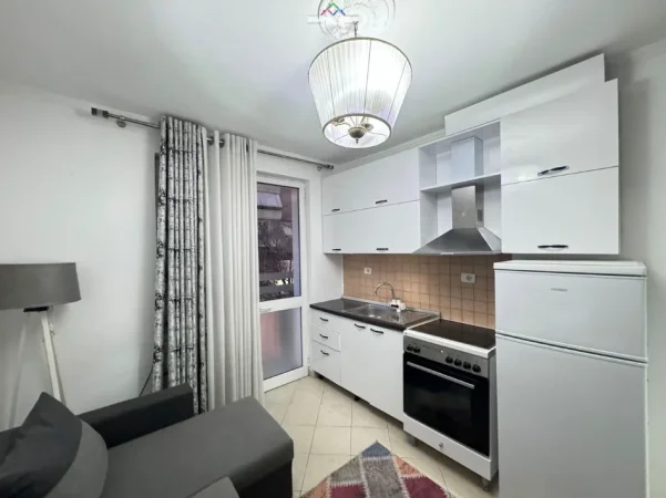 Tirane, jepet me qera apartament 1+1+Ballkon Kati 3, 45 m² 500 € (Sheshi Willson)
