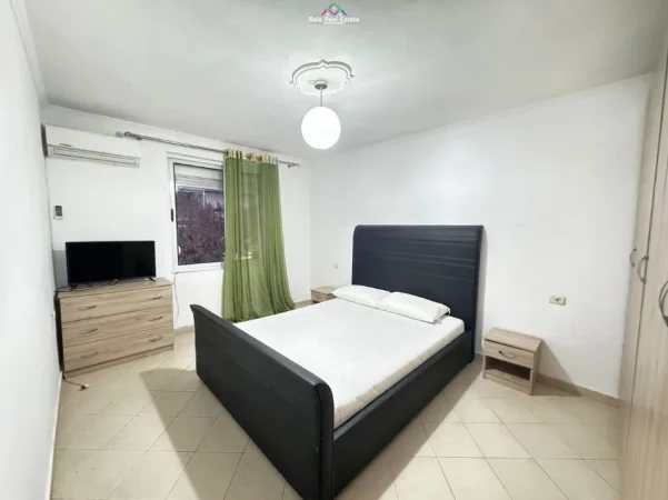 Tirane, jepet me qera apartament 1+1+Ballkon Kati 3, 45 m² 500 € (Sheshi Willson)
