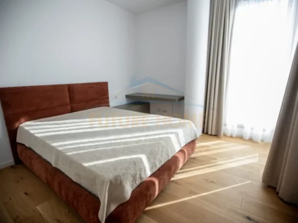 Tirane, shitet 4+1 , 1.082 m² 