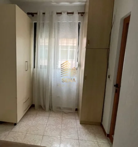 Tirane, jepet me qera apartament 1+1 Kati 4, 50 m² 500 € (Myslym Shyri)