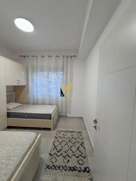 Tirane, jepet me qera apartament 2+1+Ballkon Kati 5, 80 m² 620 € (GOLDEN PARK , YZBERISHT)