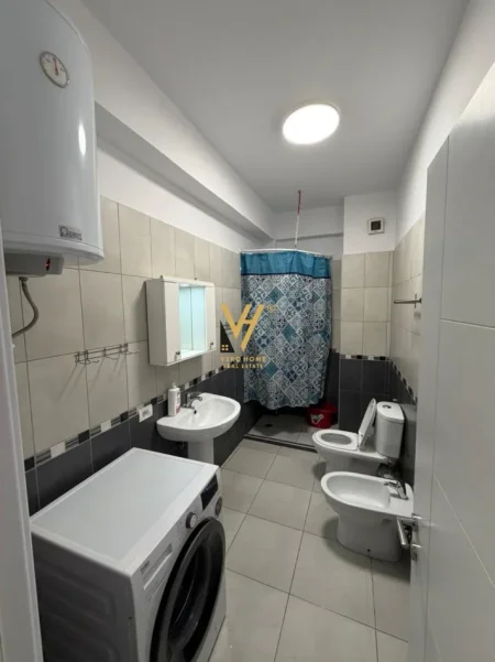 Tirane, jepet me qera apartament 2+1+Ballkon Kati 5, 80 m² 620 € (GOLDEN PARK , YZBERISHT)